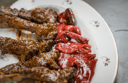 Costilla de cerdo ibérico de bellota arturo sánchez con salsa chimichurri
