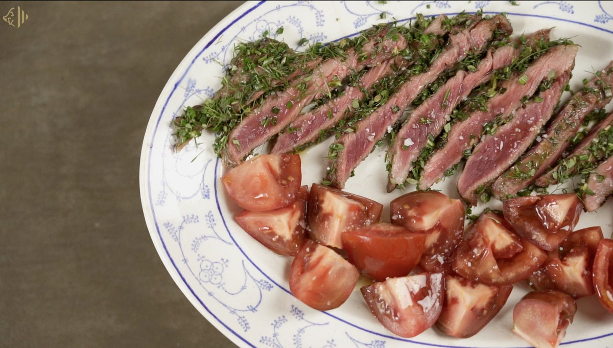 Abanico de Cerdo Ibérico de Bellota Arturo Sánchez al estilo provenzal con ensalada de tomate