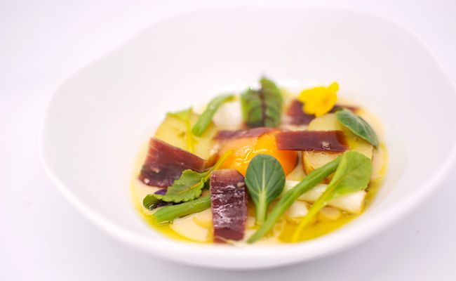 Caldo de jamón ibérico Arturo Sánchez con verduras